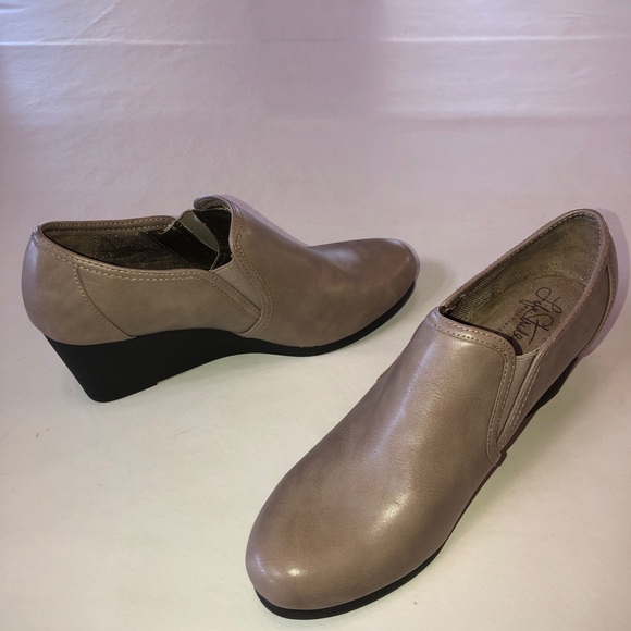 LIFE STRIDE Wedge Ankle Boots Slip-On Beige NWOB (10 M) - Picture 12 of 15